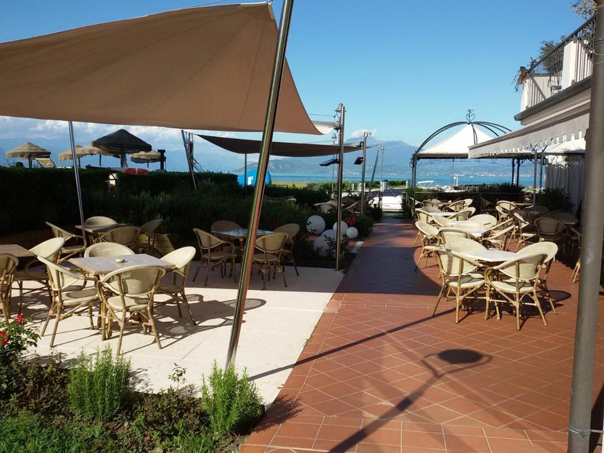 Yachting Hotel Mistral Sirmione Exterior photo